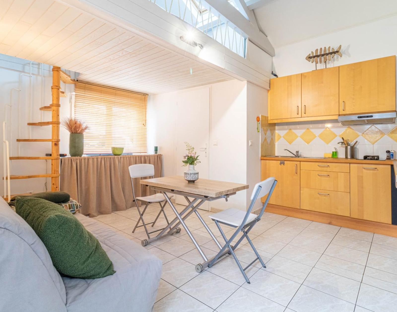 Jolie Petite Maison Climatisee Parking Prive กูฌ็อง-เมสทราส ภายนอก รูปภาพ